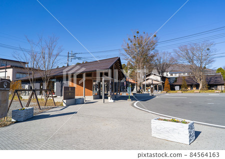 Plain bus stop of Lake Yamanaka 84564163