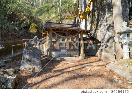 Ishiwari Shrine (Yamanakako Ishiwariyama Hiking Course) 84564175