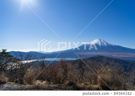 從石割山山頂眺望富士山(山中湖石割山徒步路線) 從石割山山頂眺望富士山(山中湖石割山徒步路線) 84564182