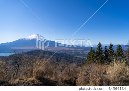 從石割山山頂眺望富士山(山中湖石割山徒步路線) 從石割山山頂眺望富士山(山中湖石割山徒步路線) 84564184
