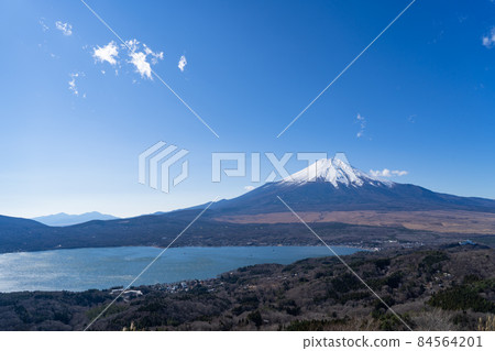從太平山頂眺望富士山（山中湖的大平山徒步路線） 84564201