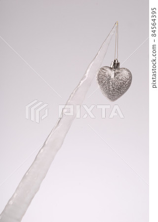 Icicle with a Christmas tree toy 84564395
