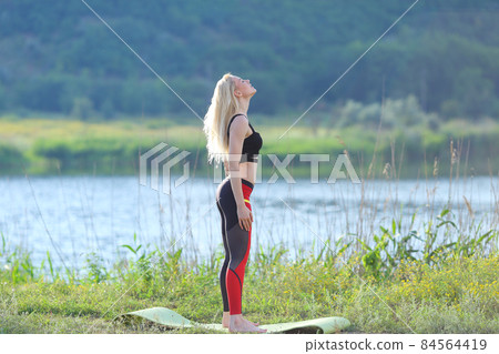 Young beautiful woman squats shows result press on stomach workout training wearing top Young beautiful woman squats shows result press on stomach workout training wearing top 84564419