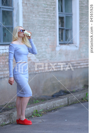 Female drinking coffee americano. 84565926
