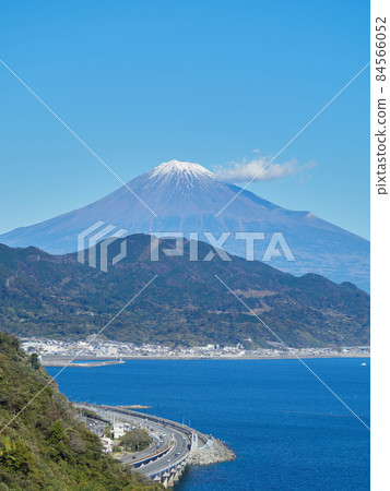 Mt. Fuji seen from a sunny pass in late November (Autumn) Shizuoka Prefecture 84566052