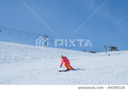 橙色滑雪者 橙色滑雪者 84566326