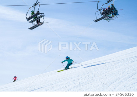 Skiers Skiers 84566330