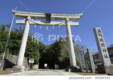 The torii gate of Sakatsura Isozaki Shrine, which is famous for winning lottery tickets The torii gate of Sakatsura Isozaki Shrine, which is famous for winning lottery tickets 84566582