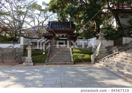 山口縣防府市防府天滿宮表參道一側大仙坊遺址入口風景 84567319