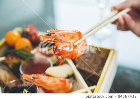 新的一年 84567432