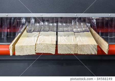 board is sawn on a wood-sawing machine 84568149