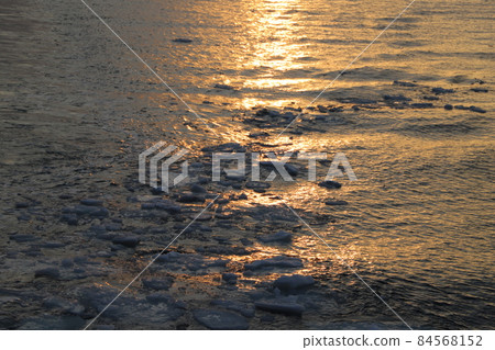 Drift ice of Monbetsu Drift ice of Monbetsu 84568152