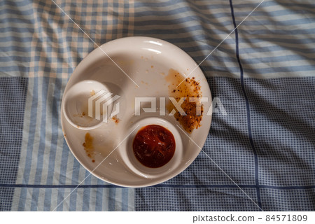 A large plate and two small cups 84571809