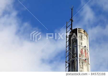 Image of a public bath chimney 84572108