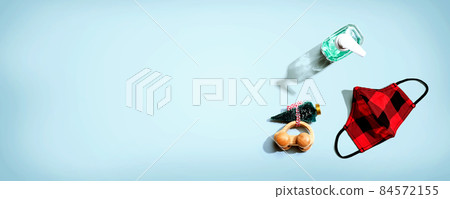Face mask and a sanitizer bottle with a toy car carrying a Christmas tree 84572155