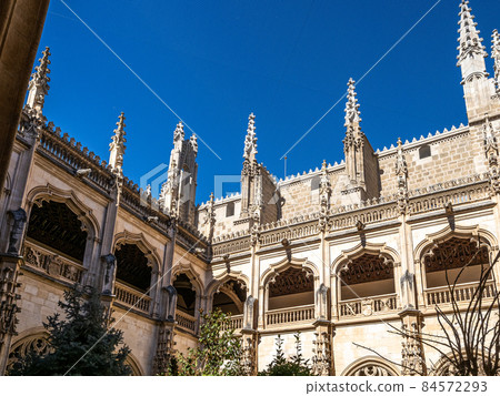 Gothic atrium of Monastery of San Juan de los Reyes in the city of Toledo, Spain 84572293