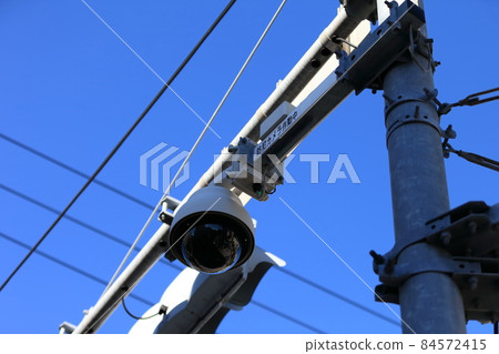 城市中的安全攝像頭圖像 84572415