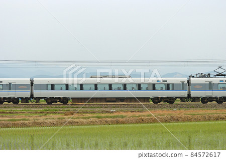 北陸本線 三河加賀笠間 JR 西 683 系列 T35 編隊(金澤)② 茂葉 683-1305 海邊 北陸本線 三河加賀笠間 JR 西 683 系列 T35 編隊(金澤)② 茂葉 683-1305 海邊 84572617