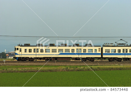 北陸本線 三河加賀笠間 JR 西 413 系列 B07 編隊（金澤） ③ 雲葉 413-7 海邊 84573448