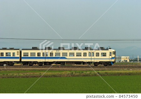 Hokuriku Main Line Mikawa-Kaga Kasama JR West 413 series B07 organization (Kanazawa) ① Kuha 412-7 Sea side Hokuriku Main Line Mikawa-Kaga Kasama JR West 413 series B07 organization (Kanazawa) ① Kuha 412-7 Sea side 84573450