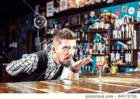 Expert barkeeper makes a show creating a cocktail in the pub 84573756
