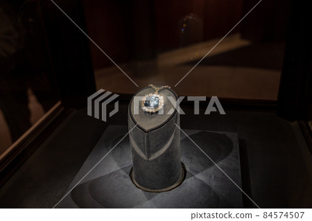 Hope Diamond Gem Jewelry in Smithsonian Museum Hope Diamond Gem Jewelry in Smithsonian Museum 84574507