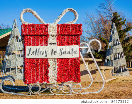 Christmas decoration in Mitch Park 84575312