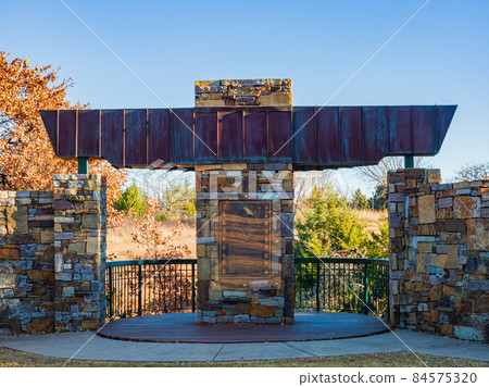 Fall color in Mitch Park 84575320