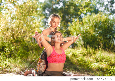 Expert masseuse demonstrates refreshing massaging methods in the forest. 84575809