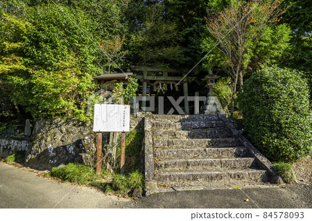 鳥取縣日南町大和神社鳥居 84578093
