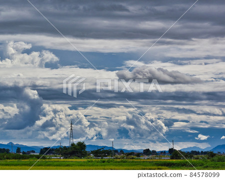 Satoyama sky covered with complex clouds 84578099