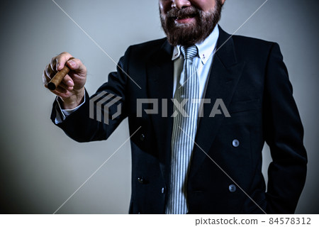 Elderly man pointing and yelling, executive position, pressure power harassment, threatening complaint, antisocial black company, gangster 84578312