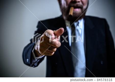 老人指指點點,大喊大叫,行政職位,壓力騷擾,威脅投訴,反社會黑人公司,黑幫 老人指指點點,大喊大叫,行政職位,壓力騷擾,威脅投訴,反社會黑人公司,黑幫 84578318