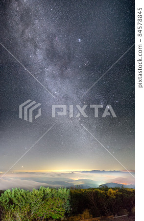 Looking up at the perfect night sky from Mt. Ontake 8th Station Women's Hall (Mitake, Kiso-cho, Kiso-gun, Nagano) * Shooting position in the comment section of the work 84578845