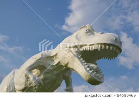 白色的Saurus 84580469
