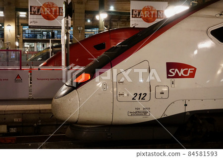 High-speed train that stops at Gare du Nord 84581593
