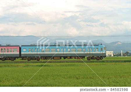 北陸本線 三河加賀笠間 JR 西 415 系列 C04 組織（金澤） ① Kuha 415-804 Sea side 84581598