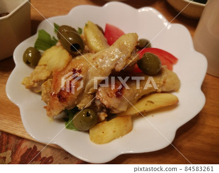 烤箱烤雞肉和土豆 烤箱烤雞肉和土豆 84583261