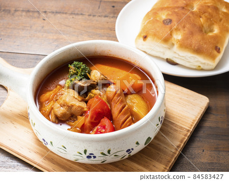 番茄燉肉和佛卡夏 84583427