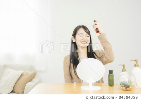 Women who use basic cosmetics, mists and sprays for skin care 84584359