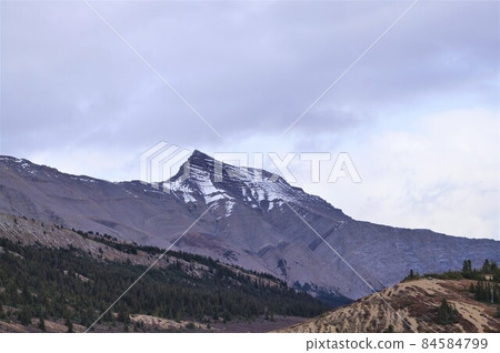 Mount Nigel as seen from the Columbia Icefield Discovery Center, Canada 84584799