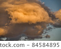 令人印象深刻的雲 84584895