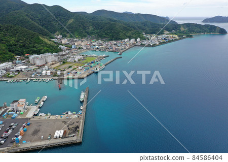 Aerial view of the harbor scenery of Koniya Port in Amami 84586404