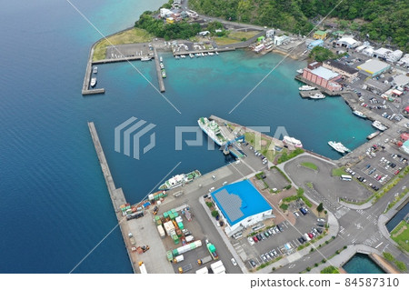Aerial view of the harbor scenery of Koniya Port in Amami Aerial view of the harbor scenery of Koniya Port in Amami 84587310