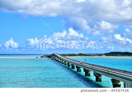 從池間島（沖繩縣宮古島市）眺望池間大橋 [2020.9] 84587436