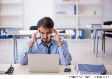Young male employee working in the office Young male employee working in the office 84589114