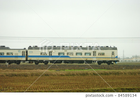 北陸本線 三河加賀笠間 JR 西 419 系列 D03 編隊(敦賀) ① 空羽 418-3 海邊 北陸本線 三河加賀笠間 JR 西 419 系列 D03 編隊(敦賀) ① 空羽 418-3 海邊 84589134