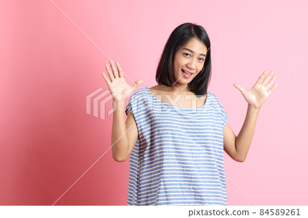 Mixed Race Woman 84589261