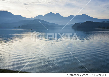 sunrise scenery of Sun Moon Lake in Nantou, Taiwan, is one of the famous attractions in Taiwan. 84589611