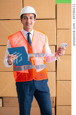 Man contractor working in box delivery relocation service 84590211